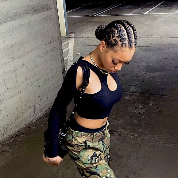 Black cut out long sleeve crop top - Picture 10 of 15